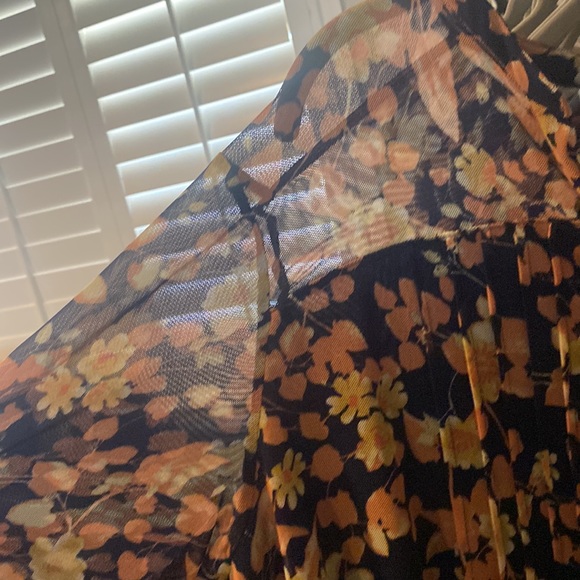 Womens Floral Top Sheer Arms & collar 3X - Picture 2 of 4